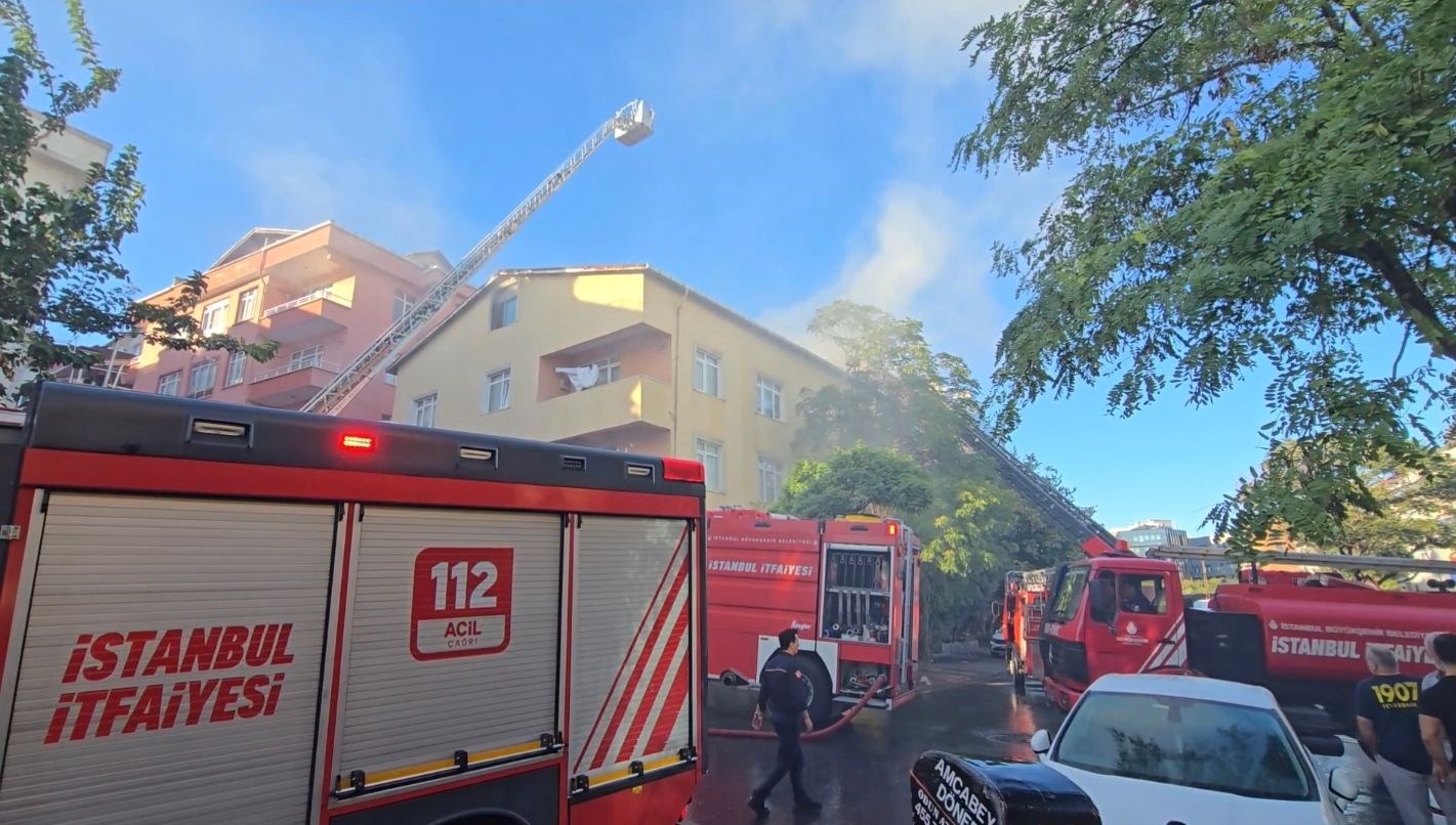 uskudarda yangin yanindaki binaya da sicradi CXHesIcv
