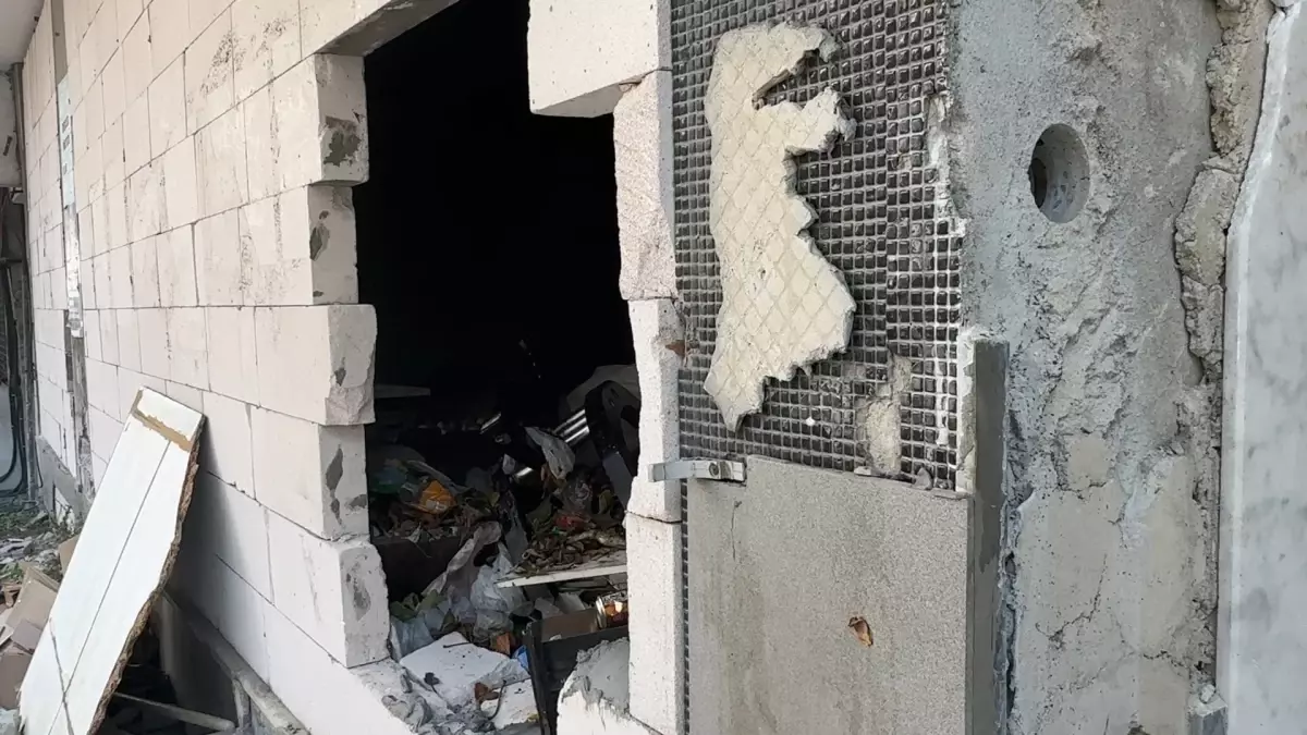 evsizler yikilmayan binalari mesken tuttu GgfX7VgG.jpg