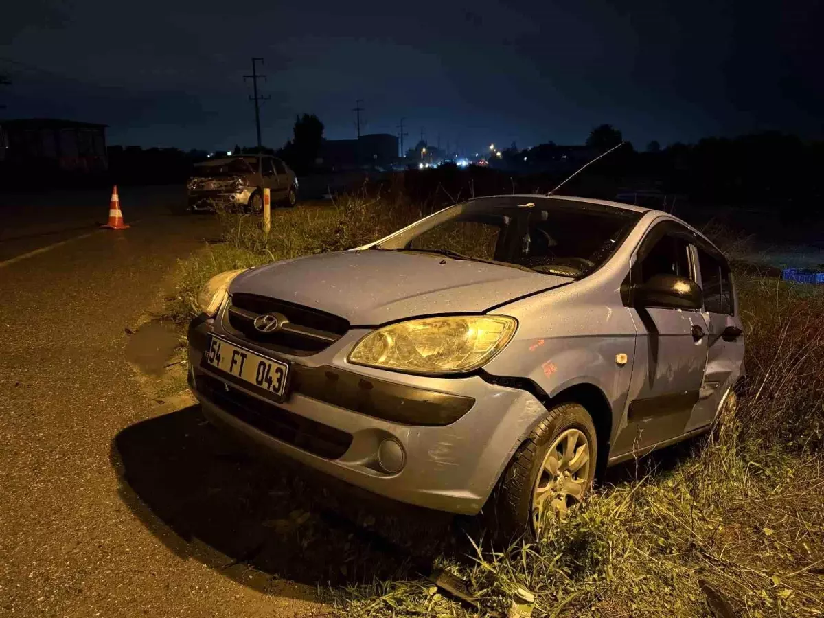 sakaryada iki otomobil carpisti 3 yarali Rq4z49TS.jpg