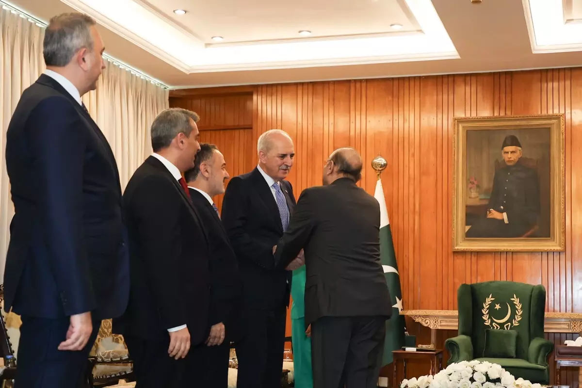 tbmm baskani numan kurtulmus pakistanda uclu parlamento toplantisina katildi HiCOnERA.jpg