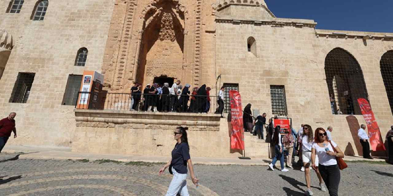 500 bin kisi mardine akin etti yCt119Hr.jpg