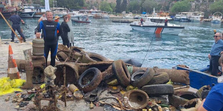 denizden-5-ton-cikarildi-38-profesyonel-dalgic-su-altina-indi-yDOdRPgb