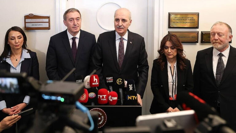 dem-parti-es-genel-baskan-yardimcisi-guleryuzden-surec-aciklamasi-tikanma-ve-dondurma-abartili-bir-2sP2spAI