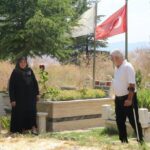 Sehit ogullarini yalniz birakmadilar hayatlarini degistirip mezarinin yanina tasindilar eTiJhfUK